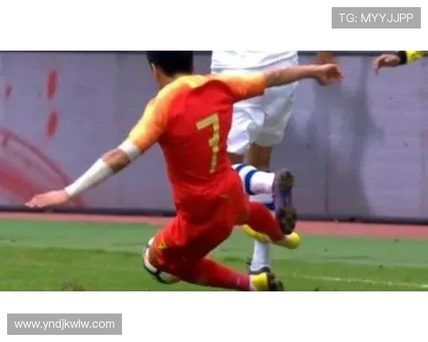 广西外援阿萨莫阿遭遇颈椎骨折意外撞坏场边LED广告牌引发关注 广西外援阿萨莫阿遭遇颈椎骨折意外撞坏场边LED广告牌引发关注